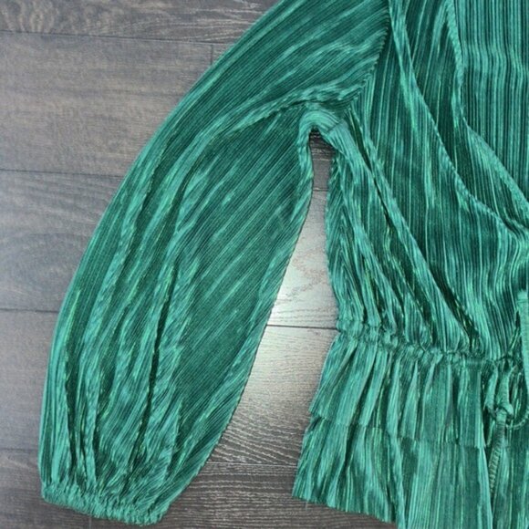 Green top and trousers - Picture 3 of 11